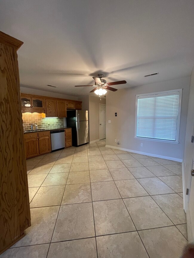 Kitchen.. porcelain tile / granite countertops/ ceiling fan - 5133 County Road 73