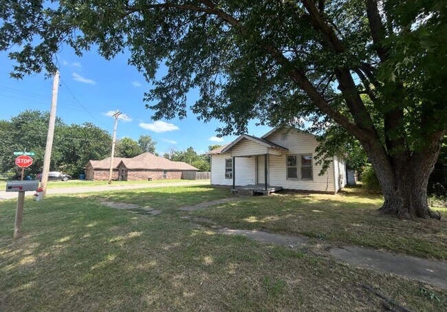 Foto del edificio - 1049 E Oak St