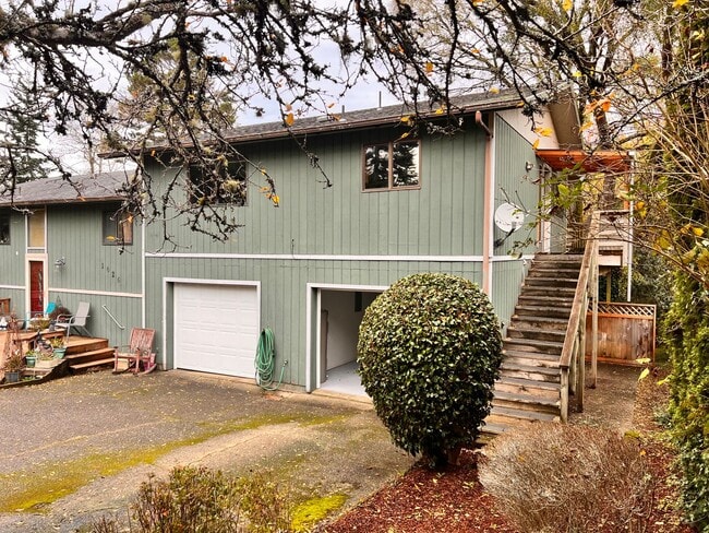 Building Photo - 2135