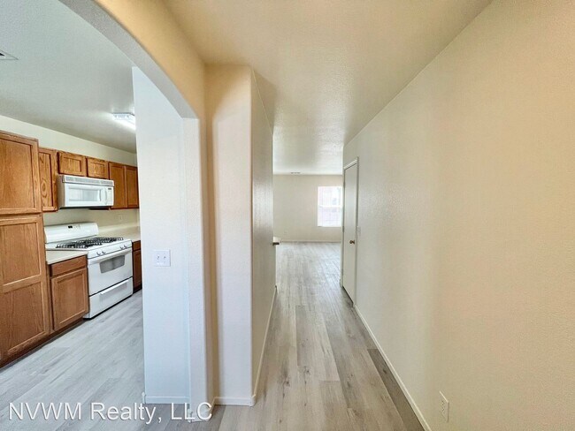 Building Photo - 3 br, 2.5 bath House - 7469 Margollini St