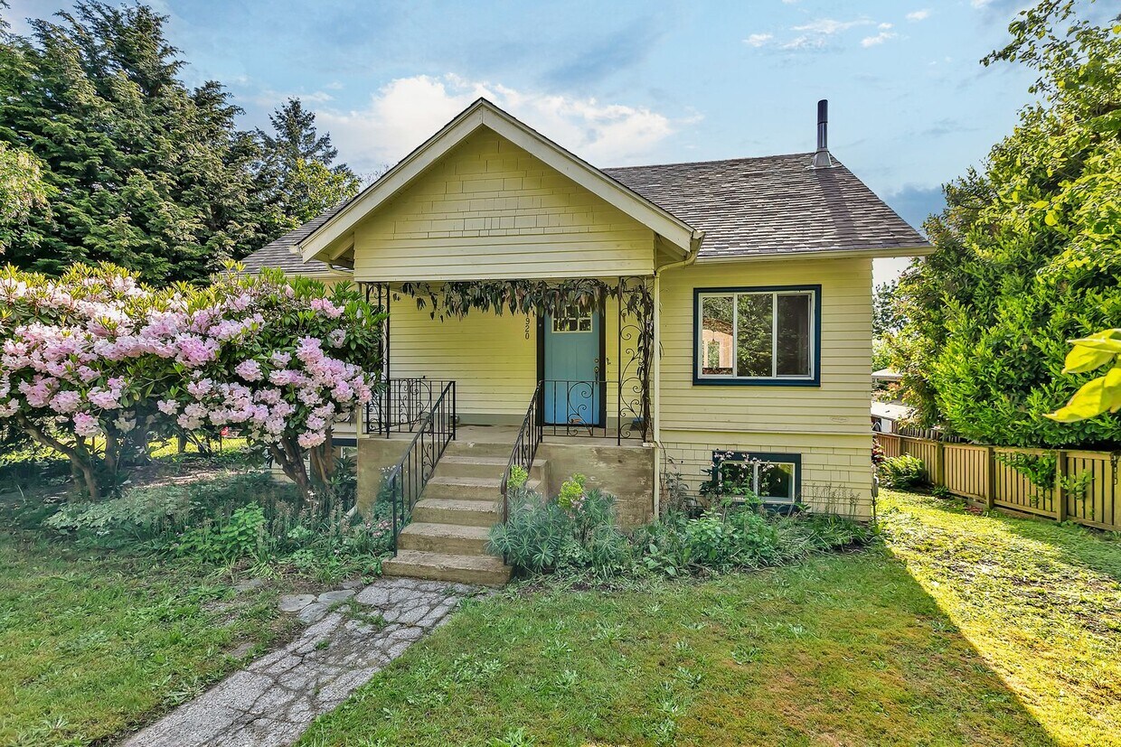 Foto principal - Custom-Built Charm in West Seattle | 4 Bed...