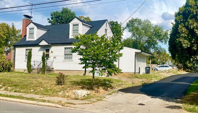 Building Photo - Very Unique 5 Bedroom Home on Large Lot