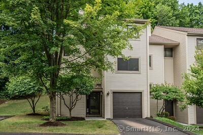 Primary Photo - 1 Woodbury Ln