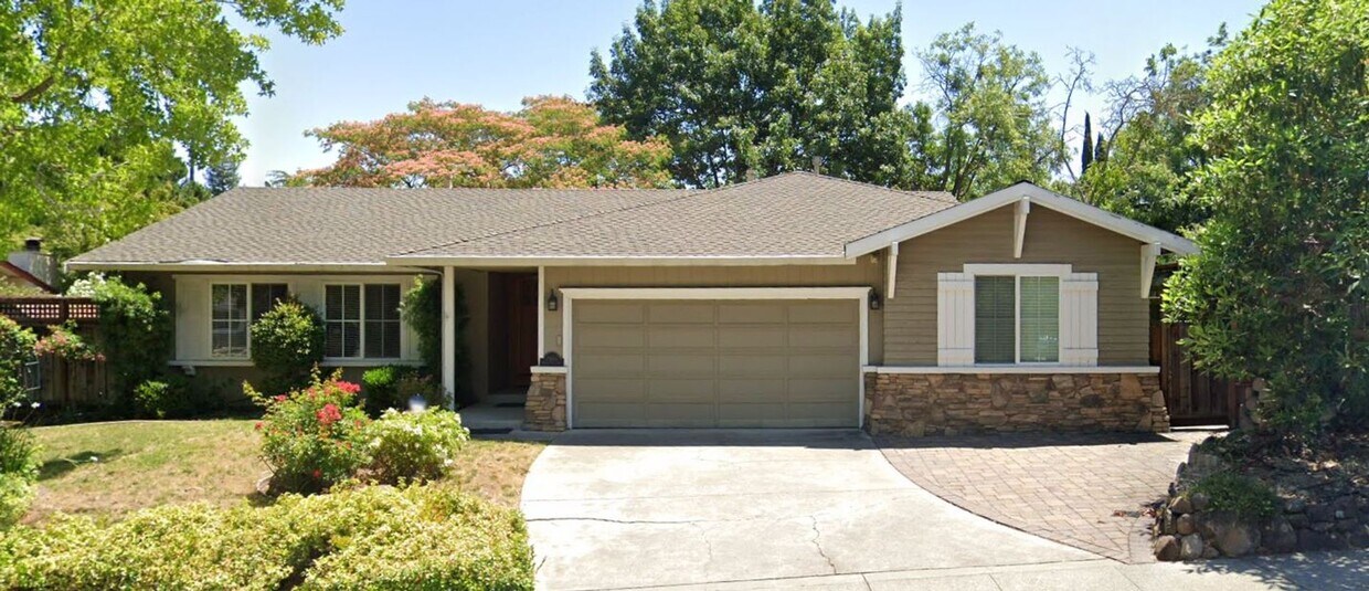 Primary Photo - Buena Vista Rancher 4 bed /3 bath - Excell...