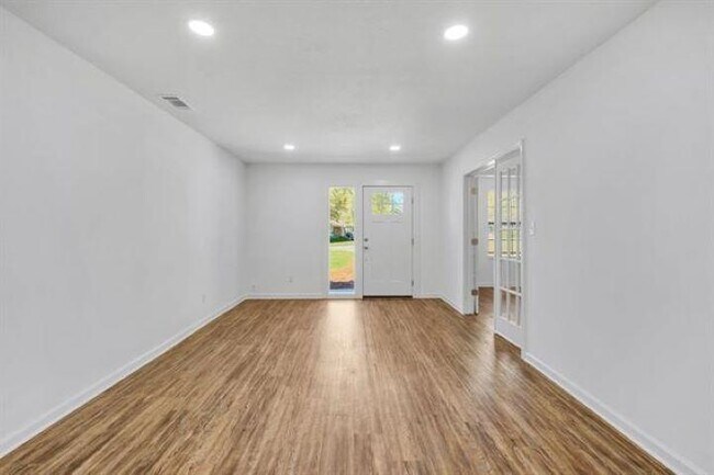 Foto del edificio - 838 Bahama Dr