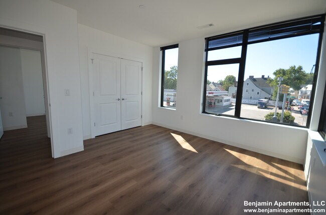 Building Photo - 89 Brighton Ave