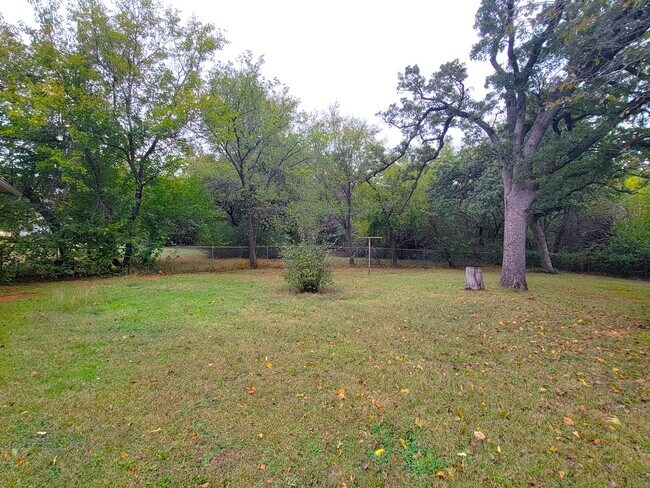 Foto del edificio - 608 N Poplar Ln