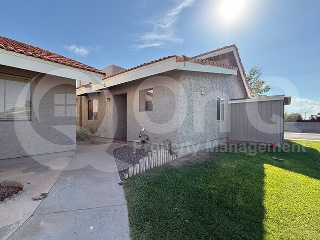 Photo - 406 E Linda Ln House