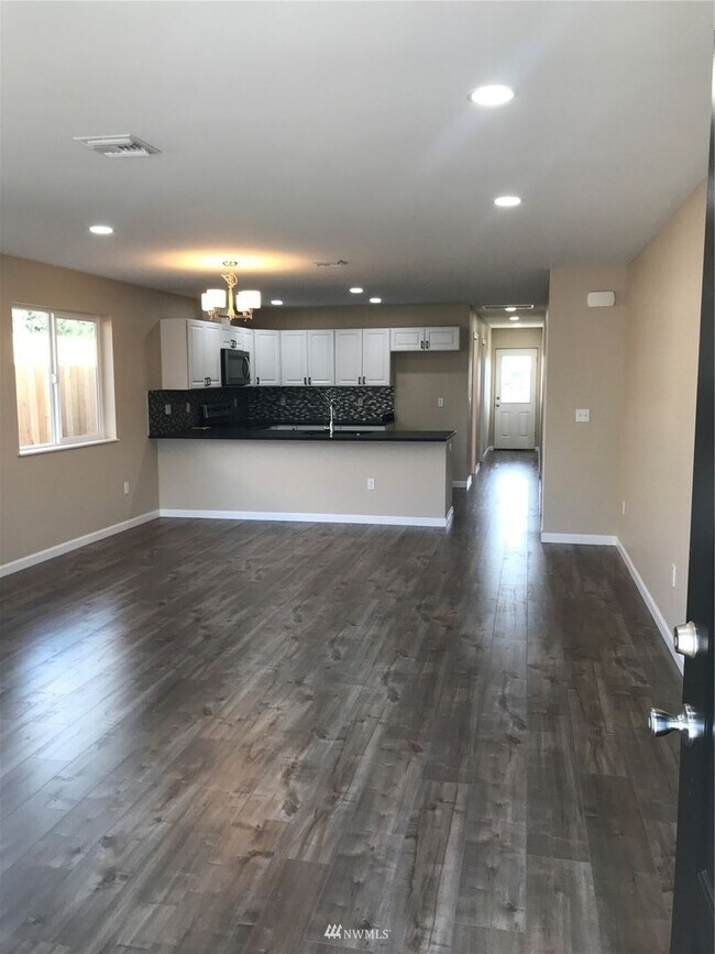 Building Photo - 3-Bedroom Home with Garage and Fenced Yard...