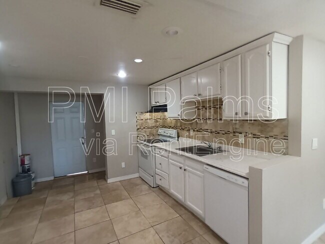 Foto del edificio - 2406 S 69th St