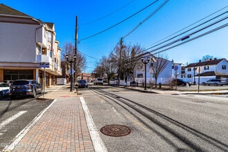 Building Photo - 105 Adamecs Way