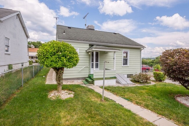 Building Photo - Cozy 3 bedroom home in Penn Hills availabl...