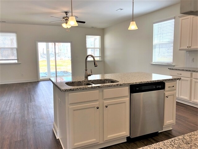 Foto del edificio - 160 Gregory Dr