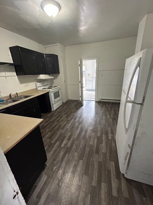 Kitchen - 31 N Fairview St