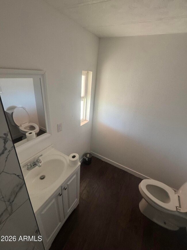 Foto del edificio - 14210 W Cameron St