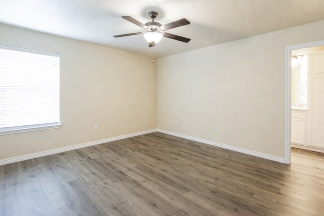 Foto del edificio - AVAILABLE NOW ; APPLY TODAY ON OUR WEBSITE; 1 MONTH FREE