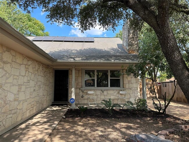 Foto del edificio - 8202 Alcorn Cir