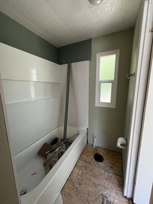 Building Photo - Remodeled 3BD 2BA in Ferndale!