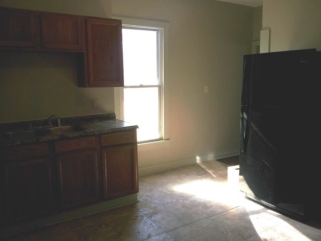 Kitchen - 2400 Findley Ave