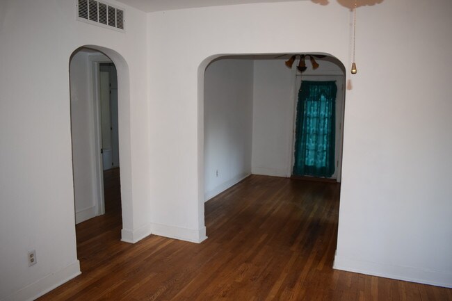 que buscan restaurantes y habitaciones de entrada - 1138 E Monte Vista Rd