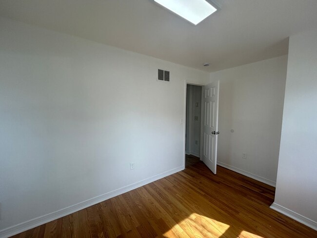 Building Photo - 425 Drummond Ave