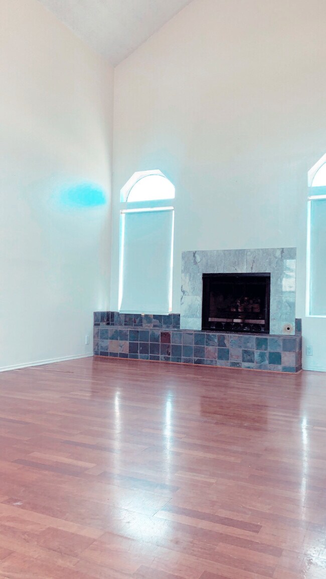 Building Photo - 6124 Hazelhurst Plz