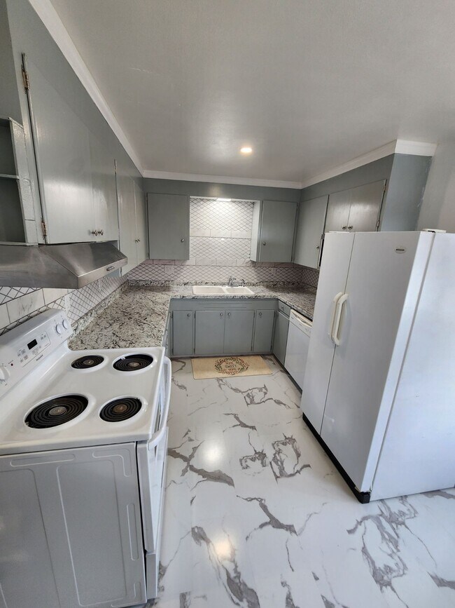 Building Photo - 1305 Crawford Dr