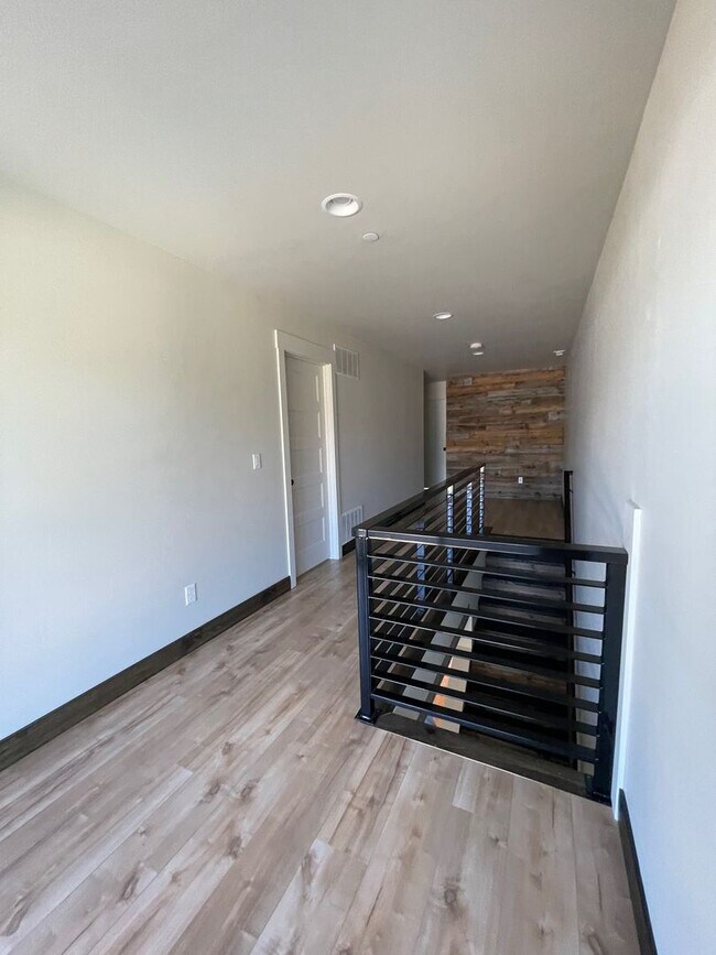 Foto del edificio - 1010 E 7th St