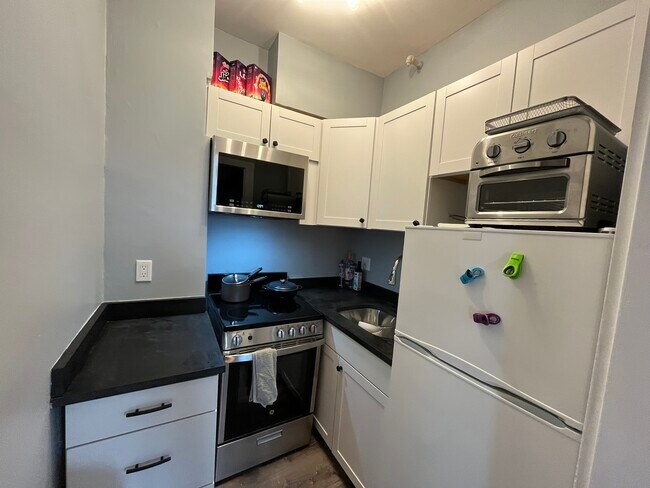 Foto del edificio - 187 Bay State Rd