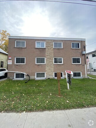 Building Photo - 196 Concession St