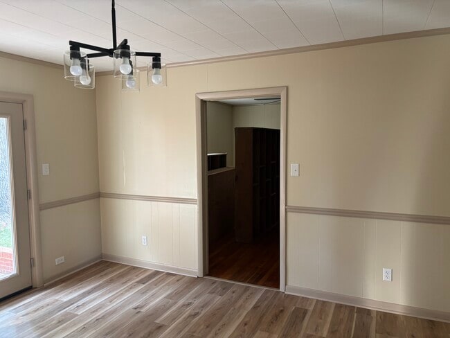 Building Photo - 302 Nora Dr