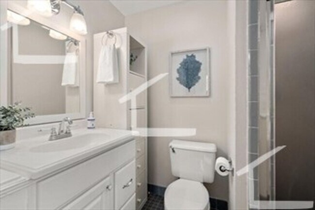 Building Photo - Unique Coolidge Corner Condo for Rent