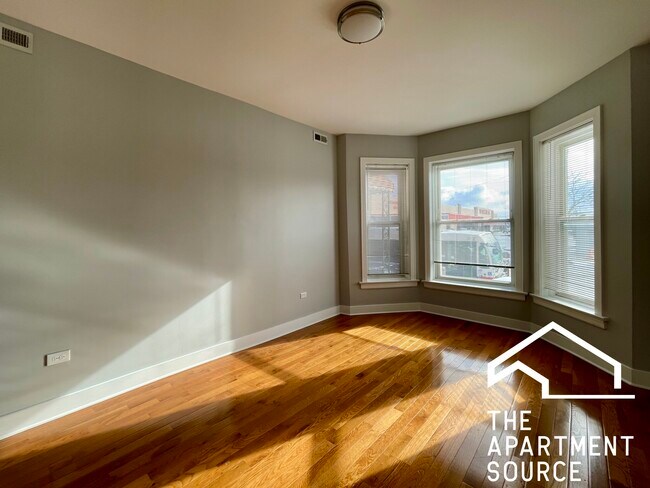 Foto del edificio - 4736 W Armitage Ave