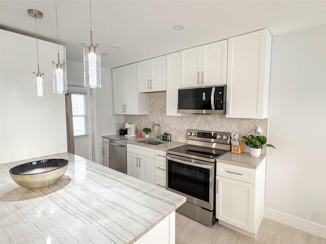 Building Photo - 4541 N Ocean Dr