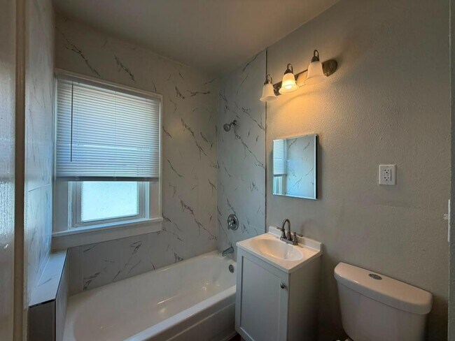Foto del edificio - 3356 N Buffum St