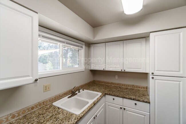 Foto del edificio - 1922 E 39th Ave