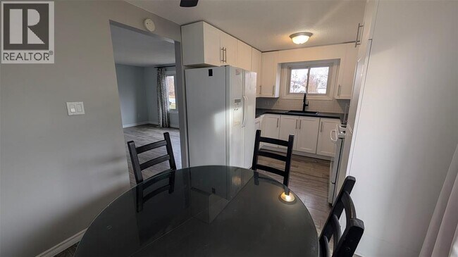 Photo du bâtiment - 407 Murphy Rd