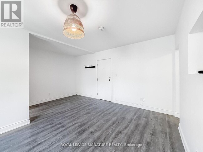 Building Photo - 394 Dovercourt Rd