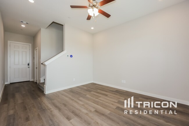 Building Photo - 210 Holbeck Cir