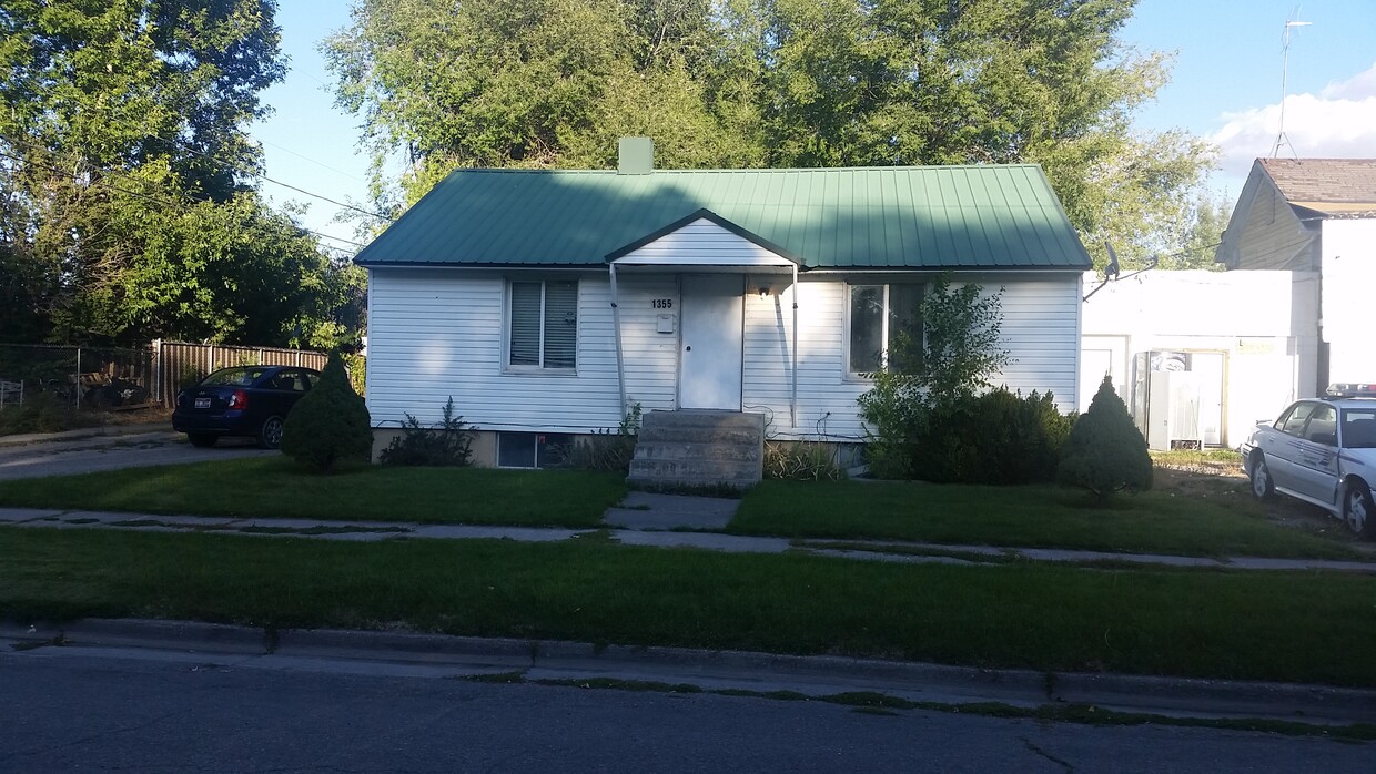 Primary Photo - 1355 S Lee Ave