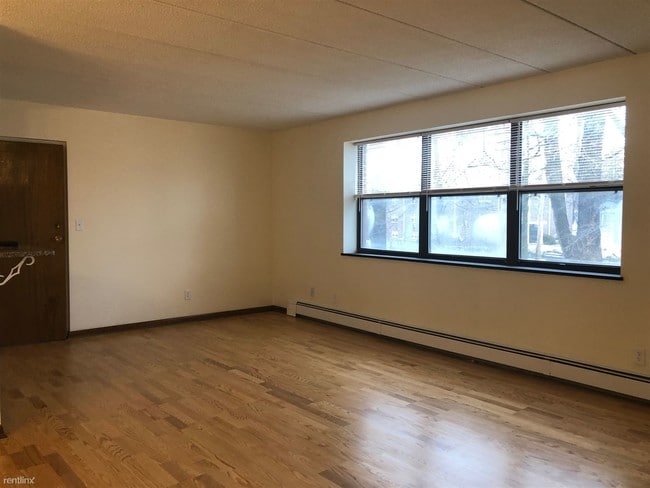 Building Photo - 2 br, 1 bath  - 162 Summer St Apt 4