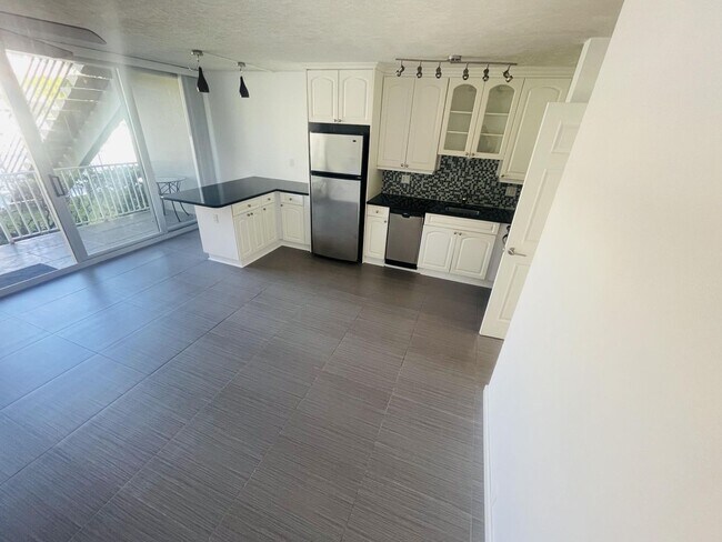 Foto del edificio - 901 N Birch Rd