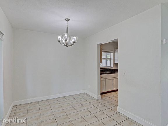 Building Photo - 2 br, 2 bath House - 495 SE Airoso Blvd