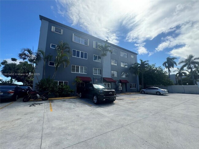 Foto del edificio - 1060 Crystal Lake Dr