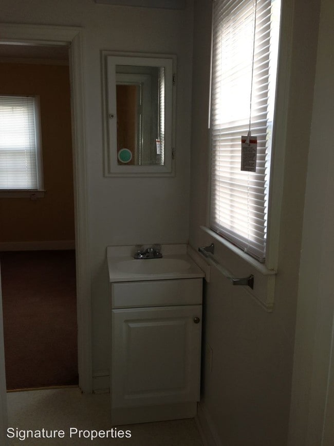 Building Photo - 2 br, 1 bath House - 2201 Willow Street