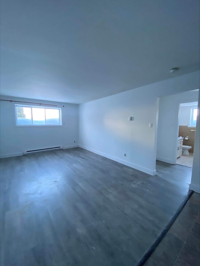 Building Photo - 615 Chalmers Ct