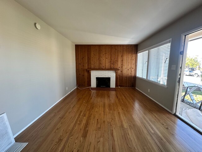 Building Photo - FOR RENT – Charming 3-Bedroom Home in South Torrance