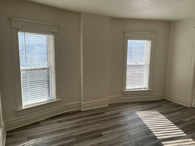 Building Photo - 604 S 500 E