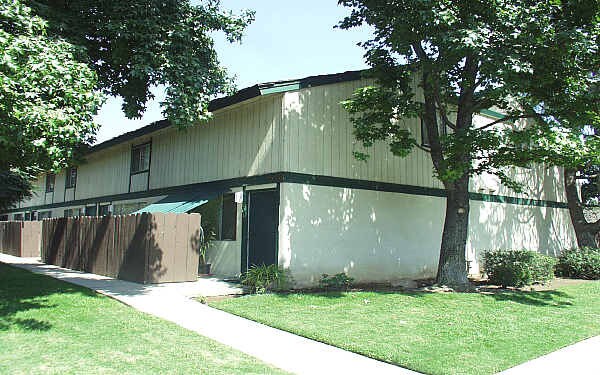Building Photo - Summit Apartments