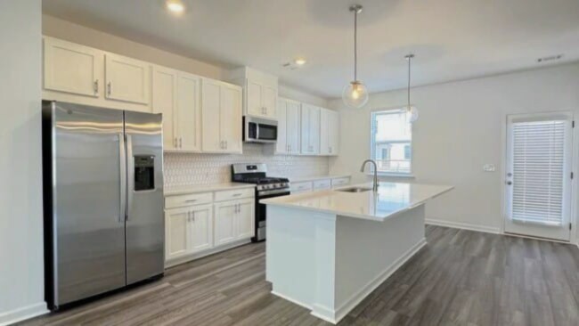 Building Photo - 7 Peeples Dr